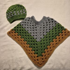 Handcrafted girls poncho with matching hat  gray, green & gold New approx 2-3